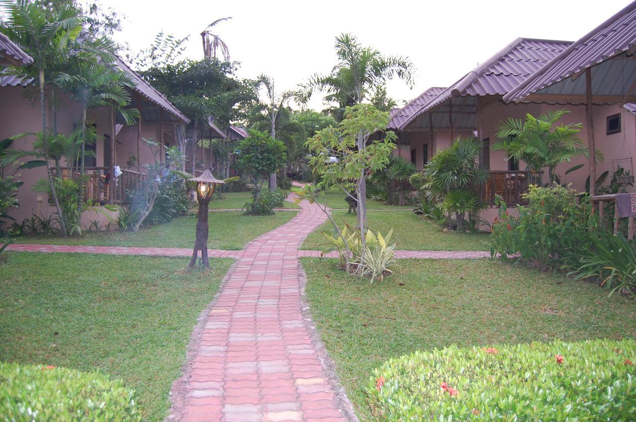 Bee Nat Garden Resort Плажа Банграк Екстериор снимка